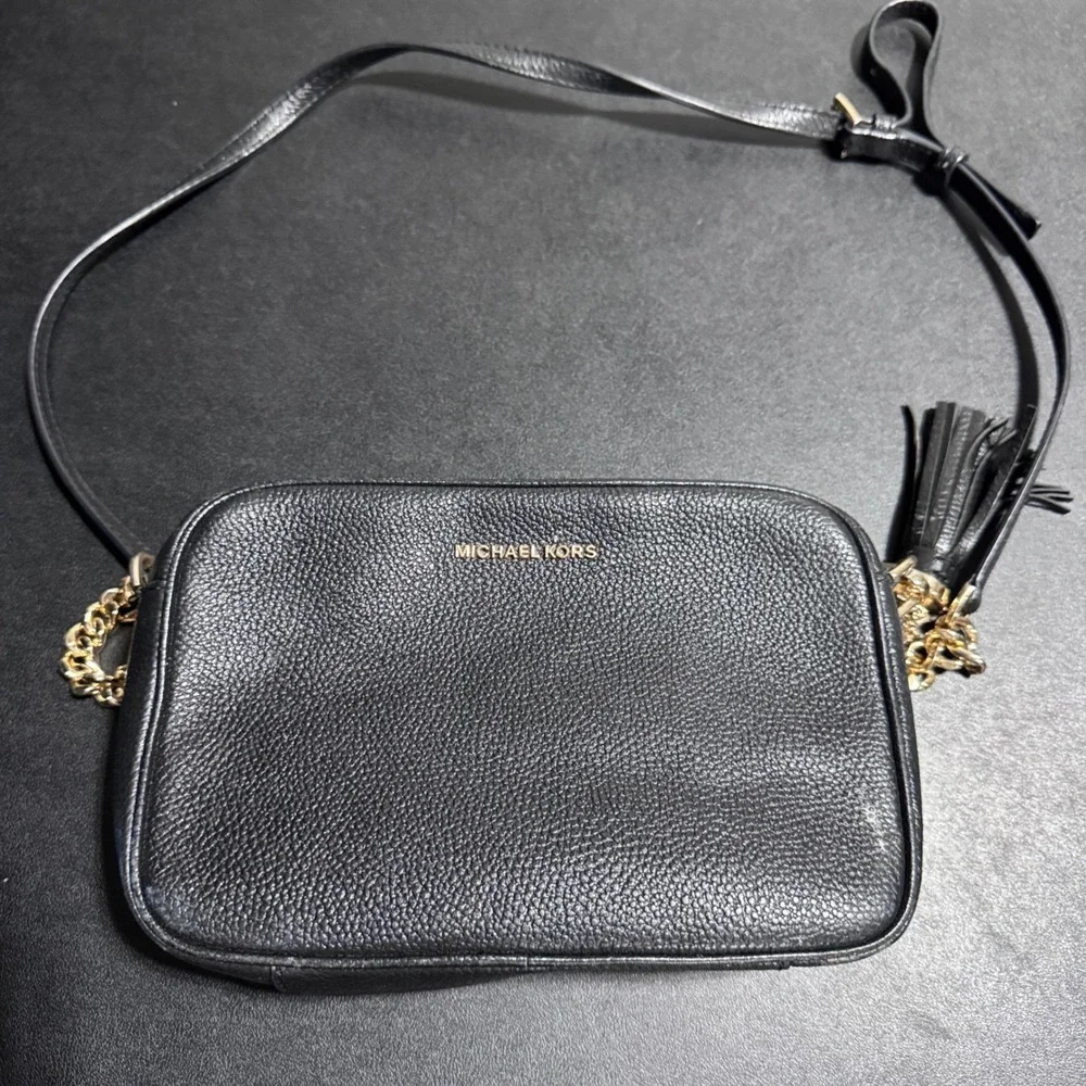 Michael Kors Crossbody Bag Kids OS‎ Black Pebbled Leather Gold Chain Tassel
